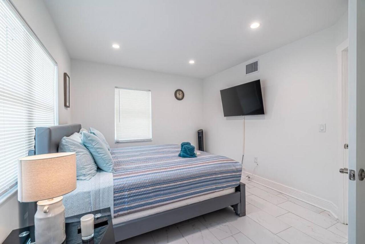 The Purple Pelican Beachfront With Ocean Balcony Unit 1 Fort Lauderdale Exterior photo