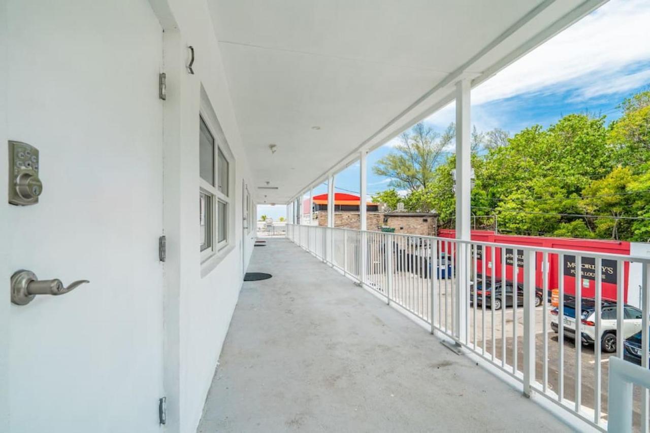 The Purple Pelican Beachfront With Ocean Balcony Unit 1 Fort Lauderdale Exterior photo